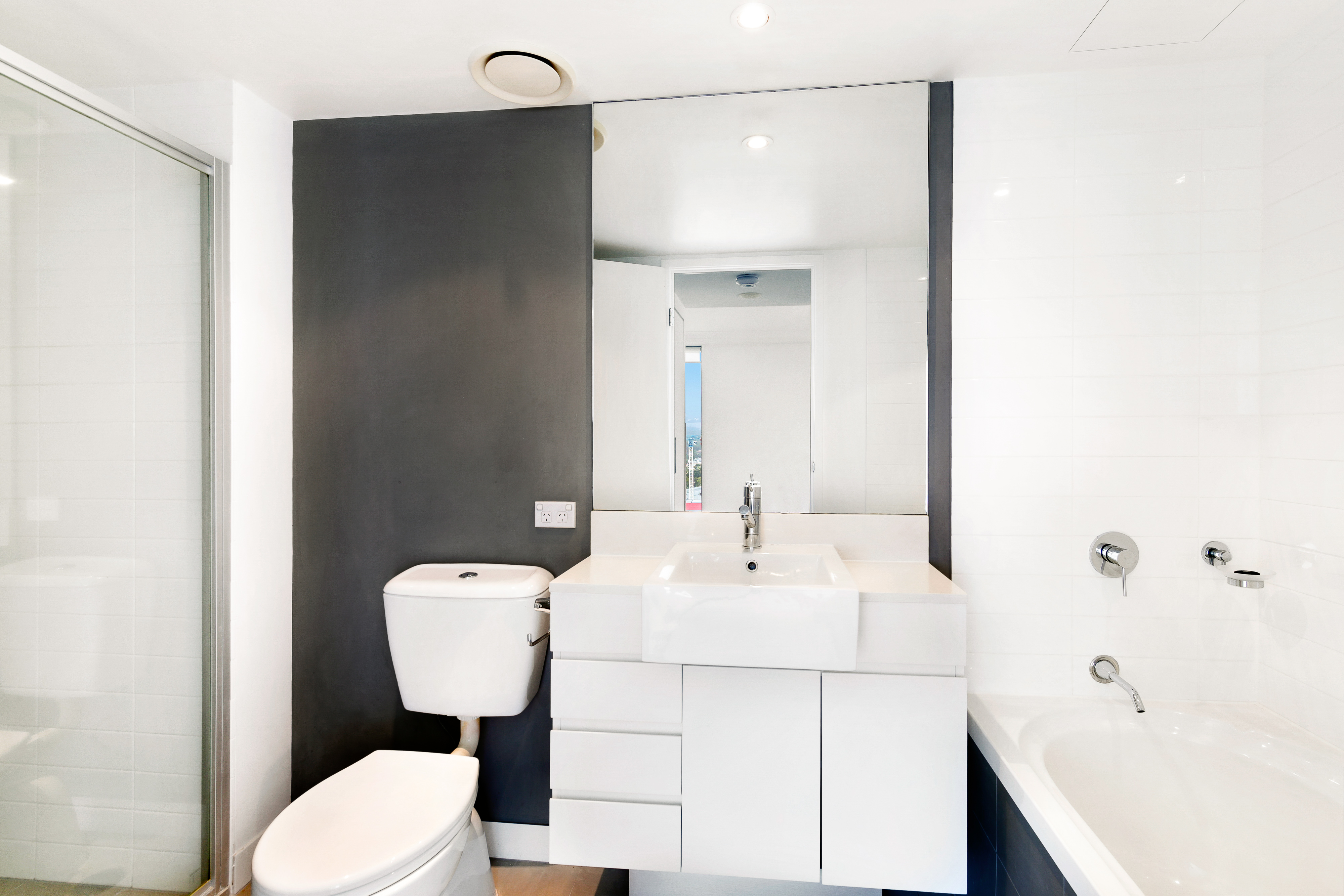 32205/9 Lawson Street, SOUTHPORT, QLD 4215, Southport - Thumbnail 5