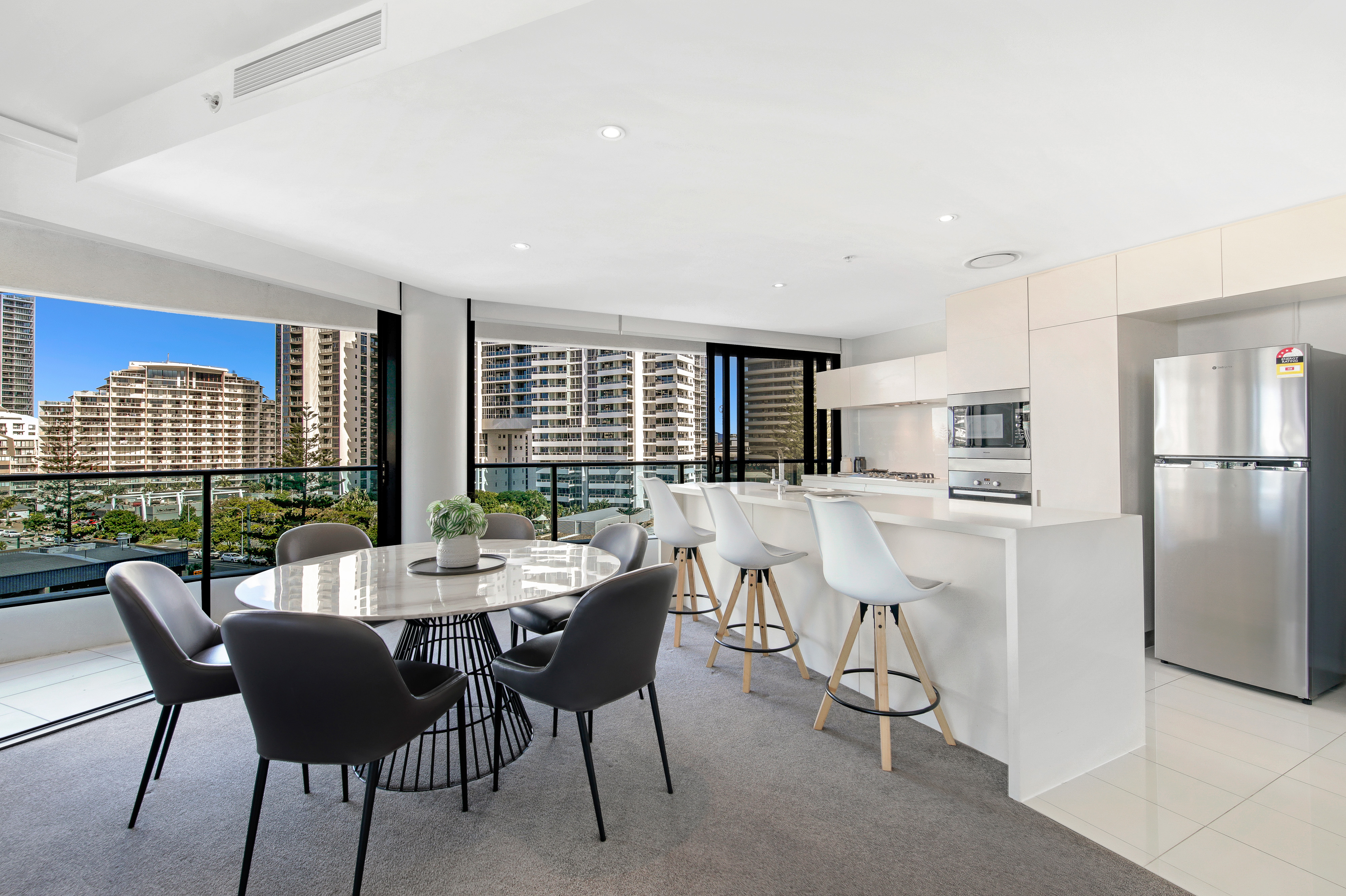 20509/21 Elizabeth Avenue, BROADBEACH, QLD 4218, Broadbeach - Thumbnail 2