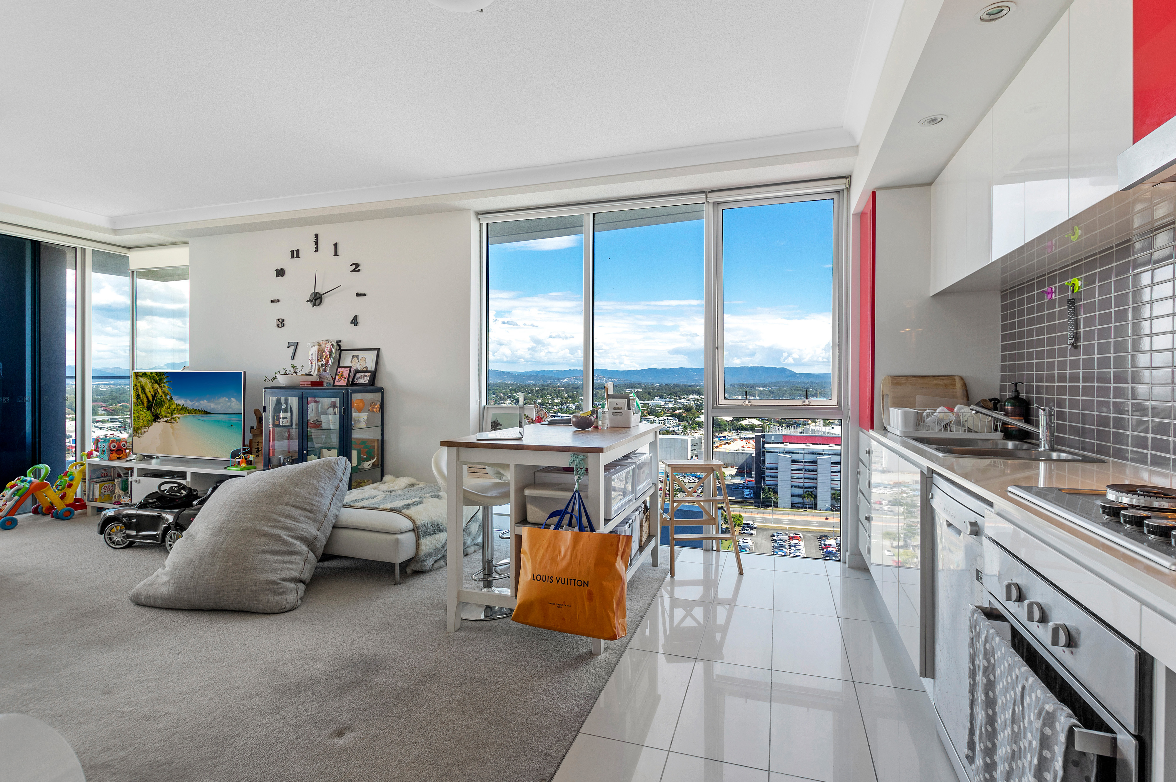 31905/9 Lawson Street, SOUTHPORT, QLD 4215, Southport - Thumbnail 2
