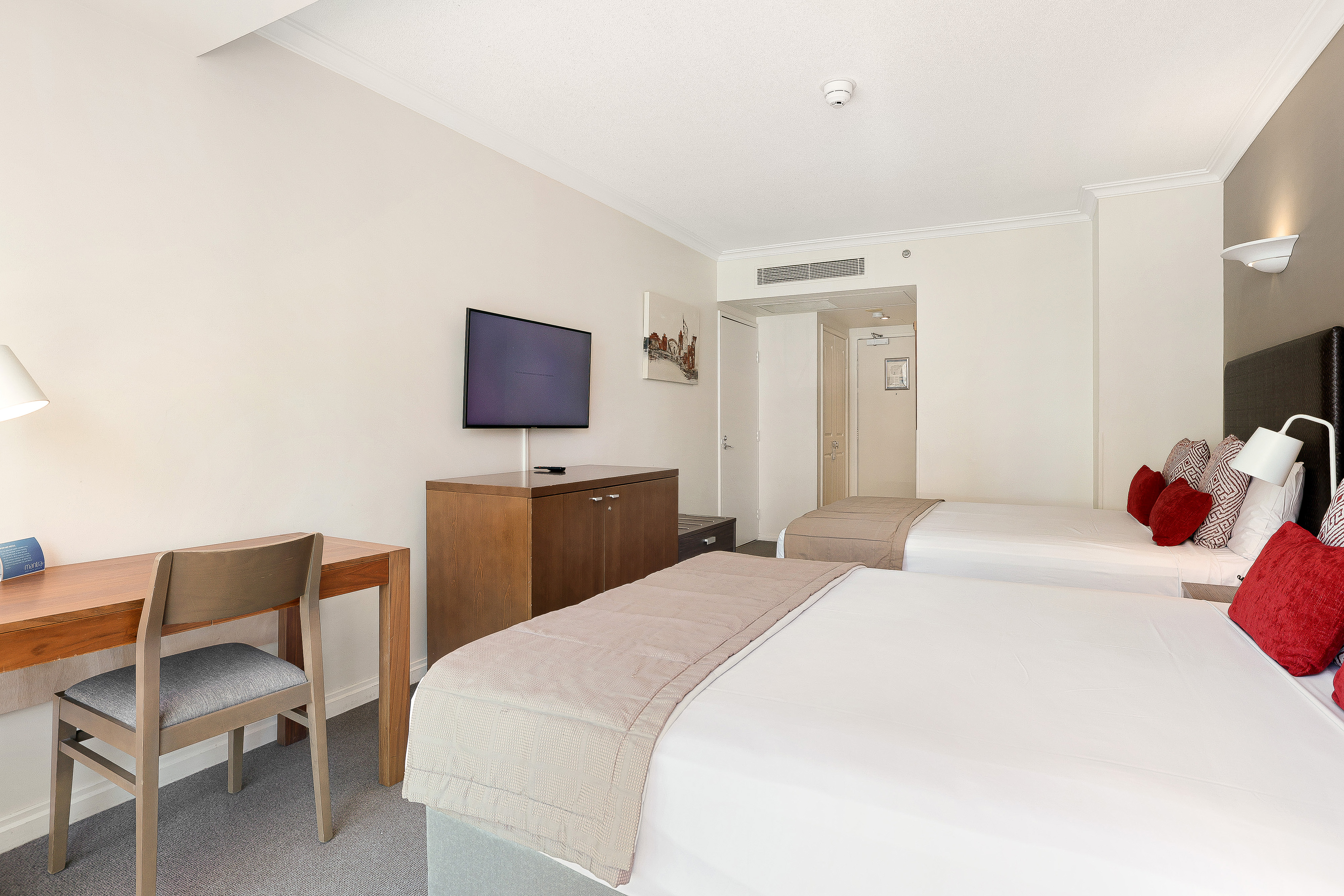 607/608/25 Laycock Street, SURFERS PARADISE, QLD 4217, Surfers Paradise - Thumbnail 4