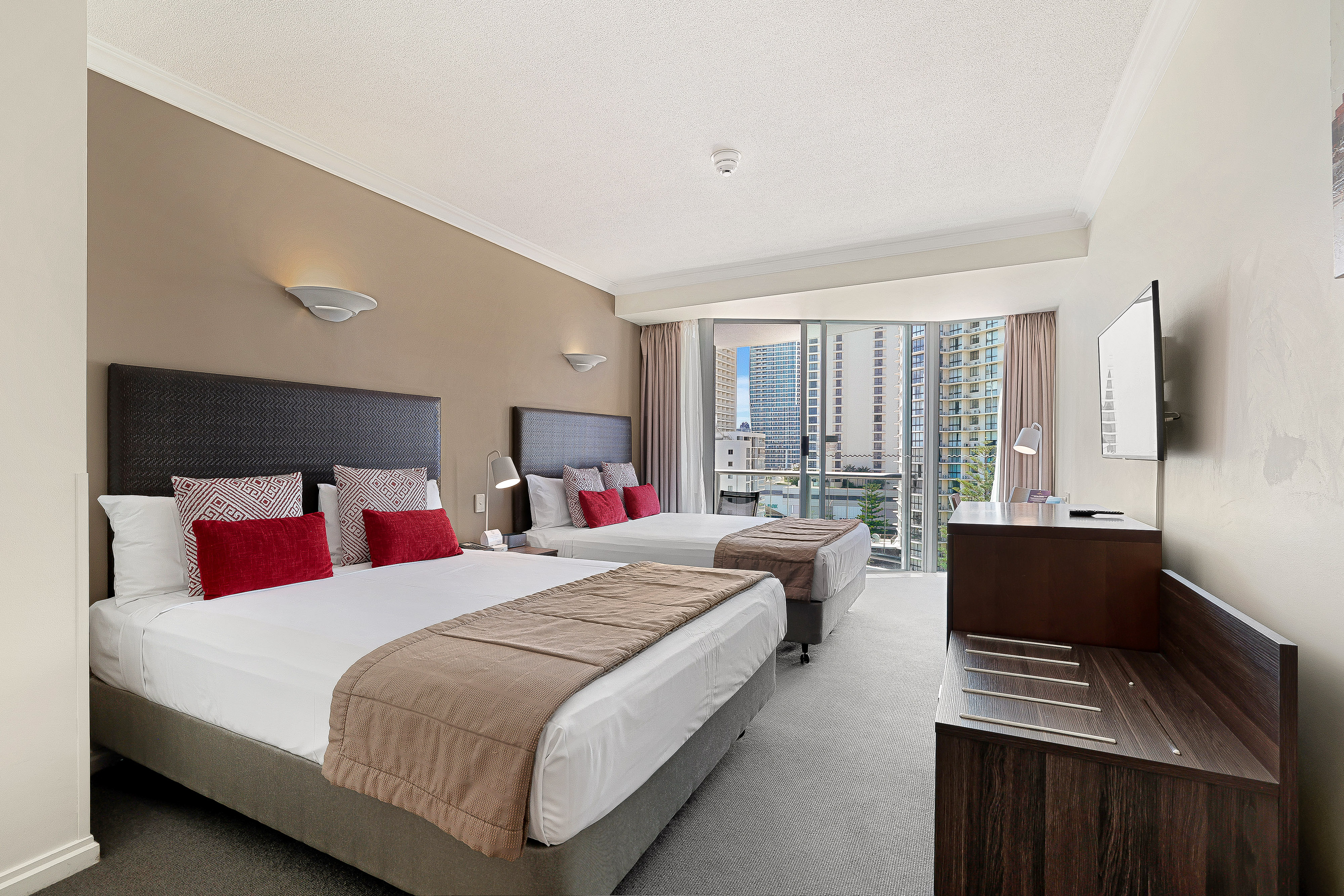607/608/25 Laycock Street, SURFERS PARADISE, QLD 4217, Surfers Paradise - Thumbnail 3
