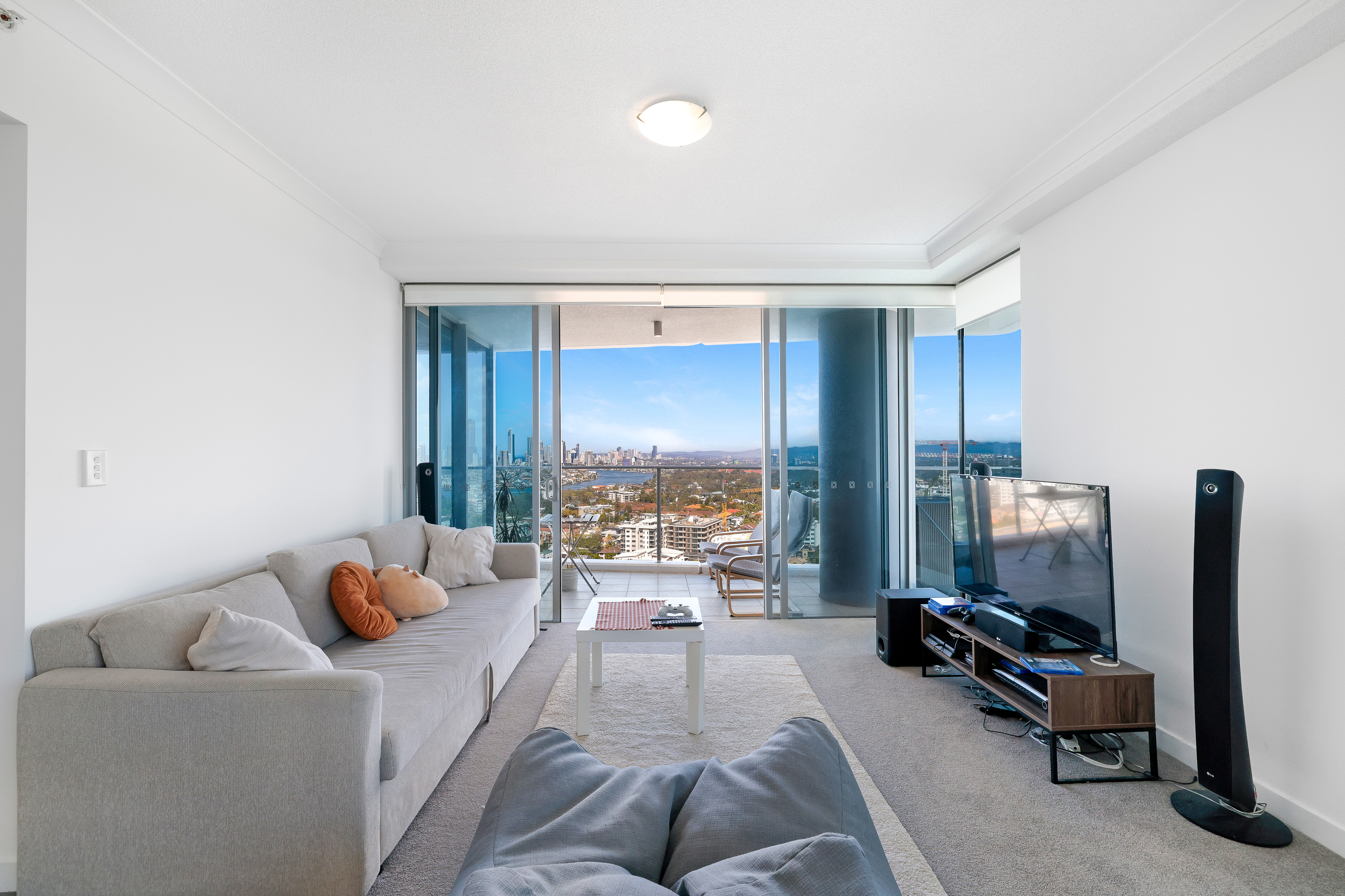 32105/9 Lawson Street, SOUTHPORT, QLD 4215, Southport - Thumbnail 3