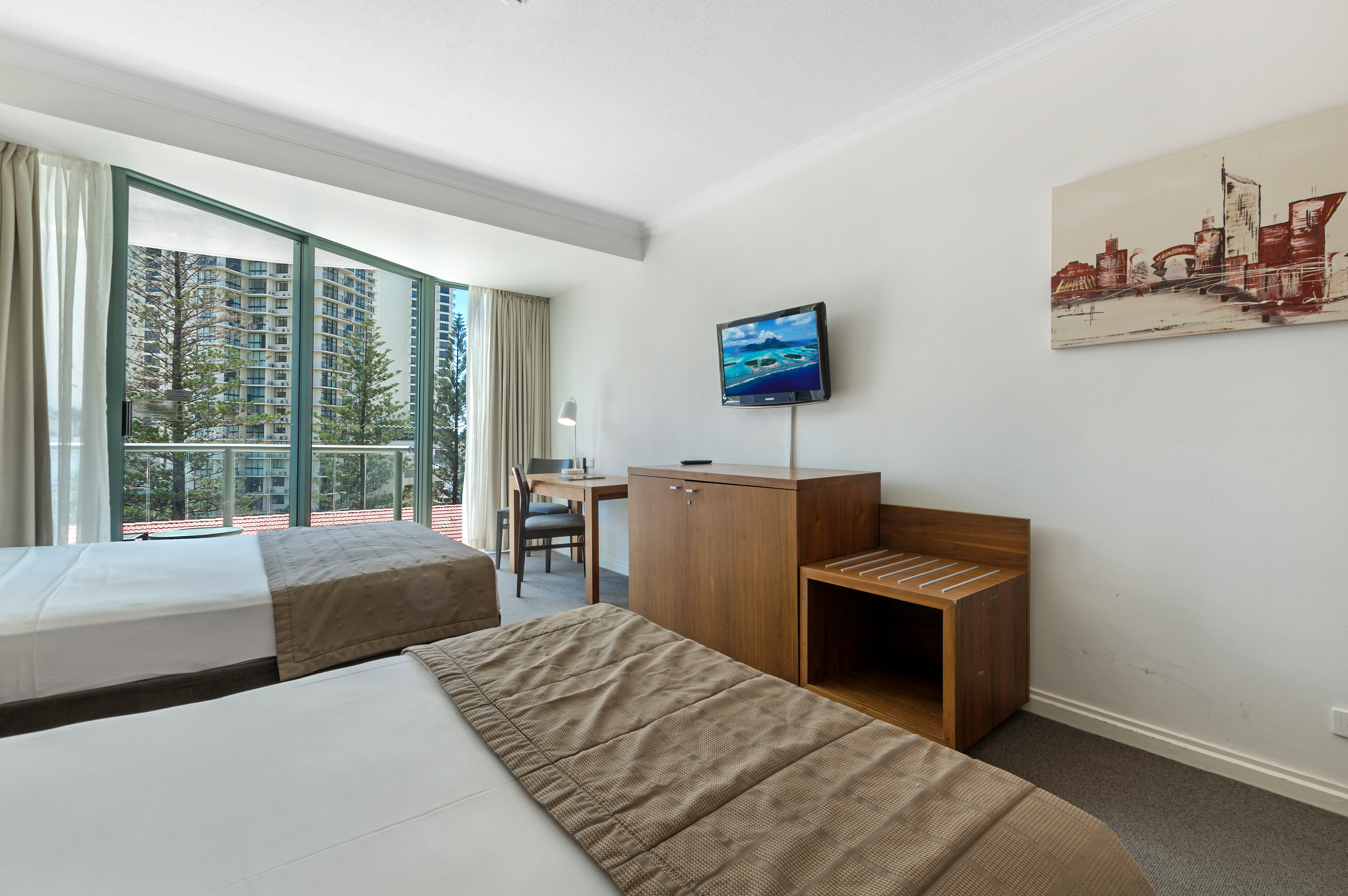 305/306 'Mantra Legends' 25 Laycock Street, SURFERS PARADISE, QLD 4217, Surfers Paradise - Thumbnail 3