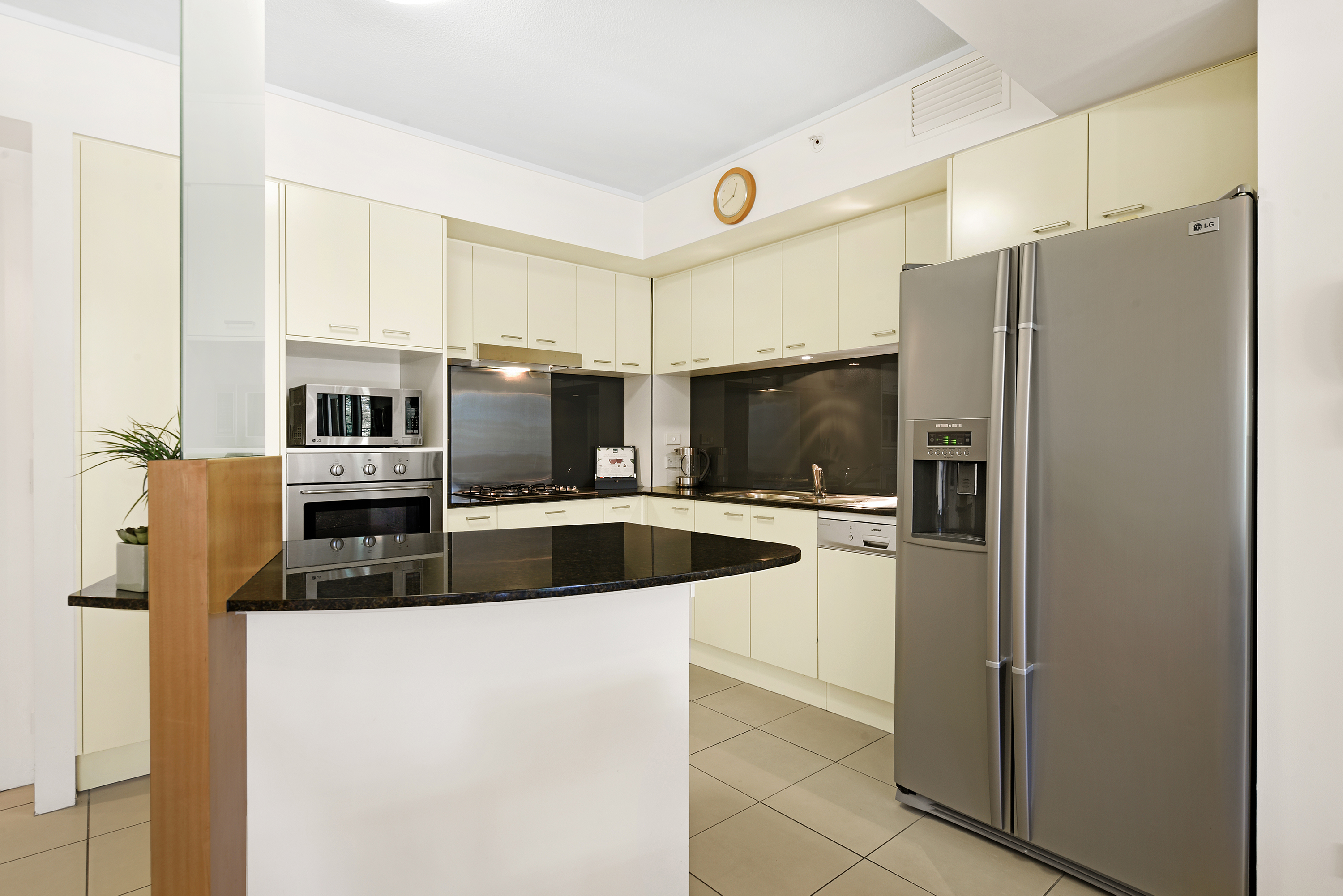 203/2685-2689 Gold Coast Highway, Broadbeach - Thumbnail 4