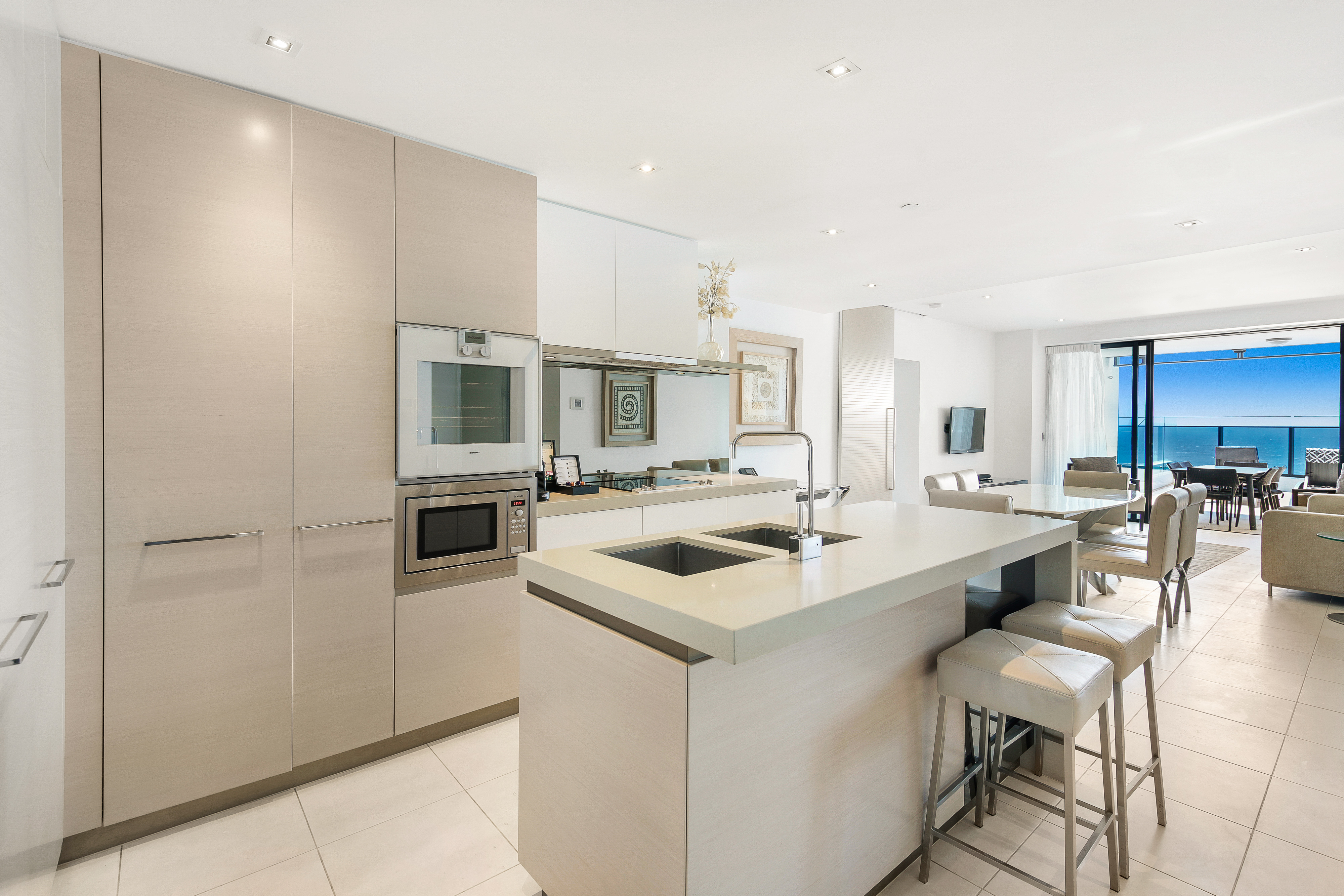403/4 The Esplanade, SURFERS PARADISE, QLD 4217, Surfers Paradise - Thumbnail 3