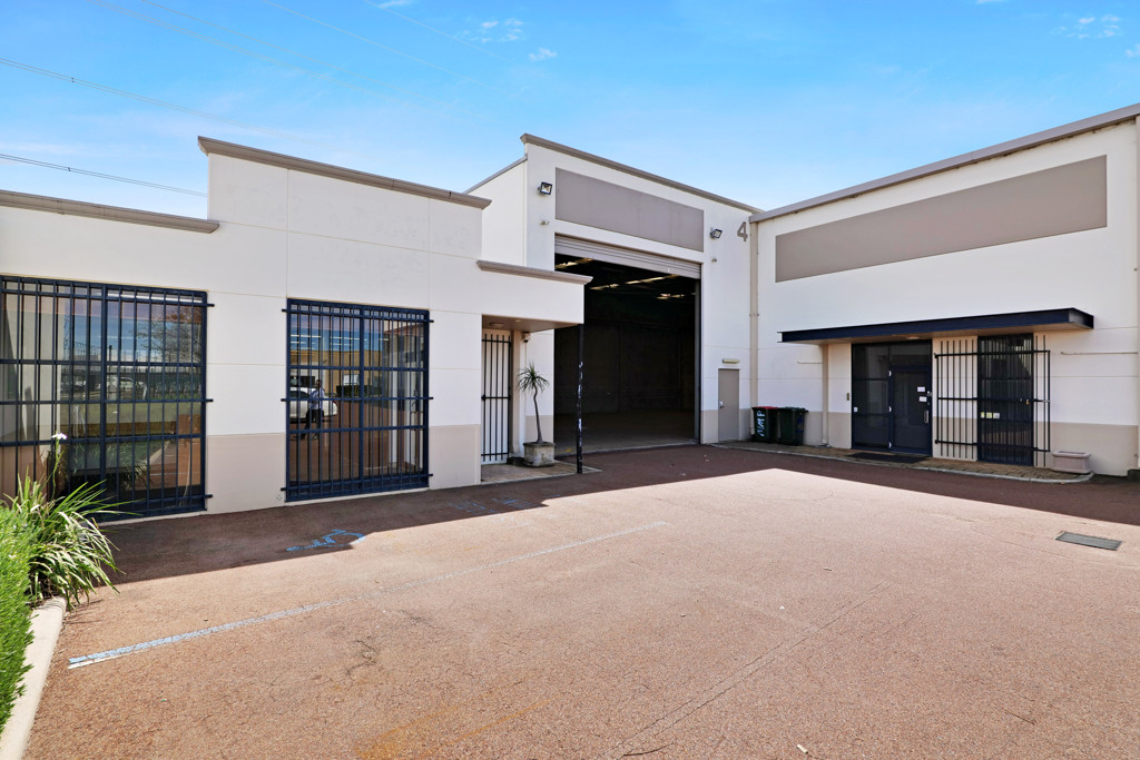 4/79 Catalano Circuit, Canning Vale WA 6155