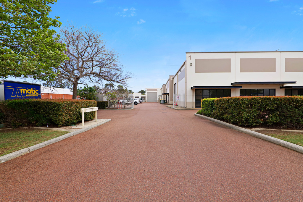2/79 Catalano Circuit, Canning Vale WA 6155