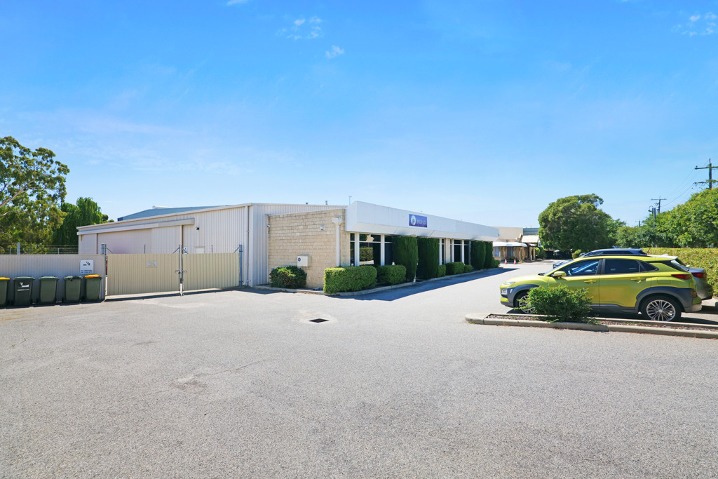 16 Sorbonne Crescent, Canning Vale WA 6155