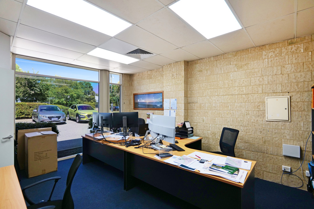 16 Sorbonne Crescent, Canning Vale WA 6155