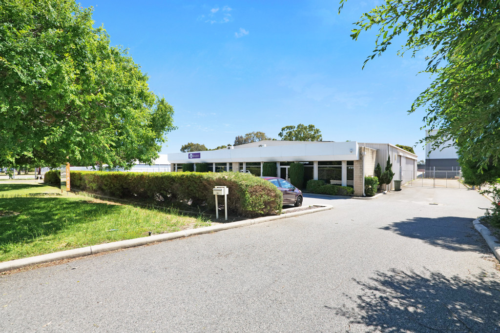 18 Sorbonne Crescent, Canning Vale WA 6155