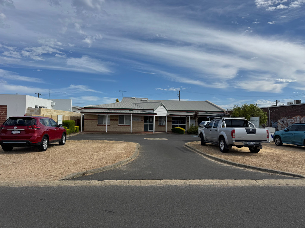 4 Plaza Street, South Bunbury WA 6230