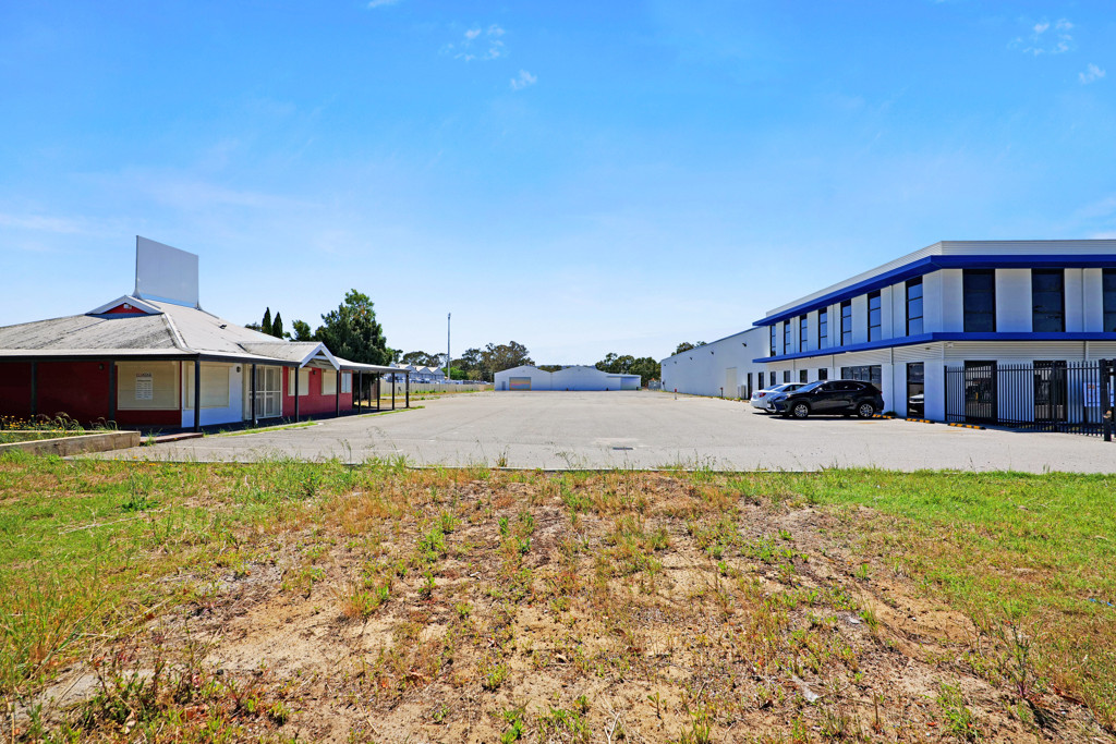 1964 Albany Highway, Maddington WA 6109