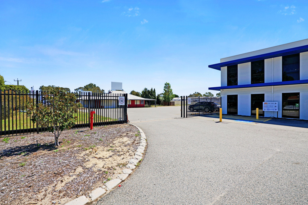 1964 Albany Highway, Maddington WA 6109