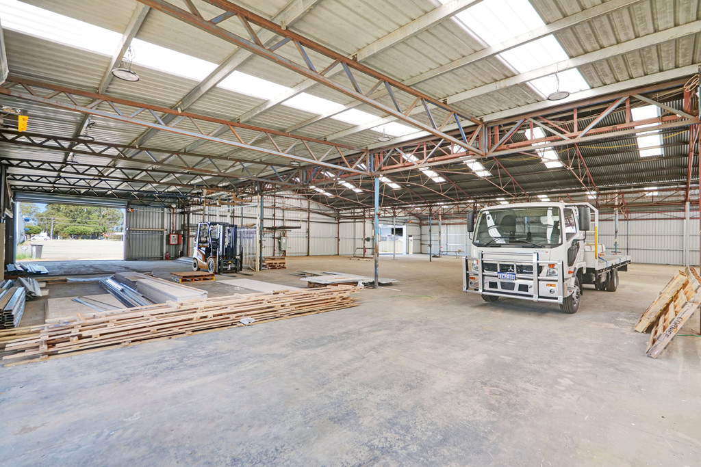 1964 Albany Highway, Maddington WA 6109