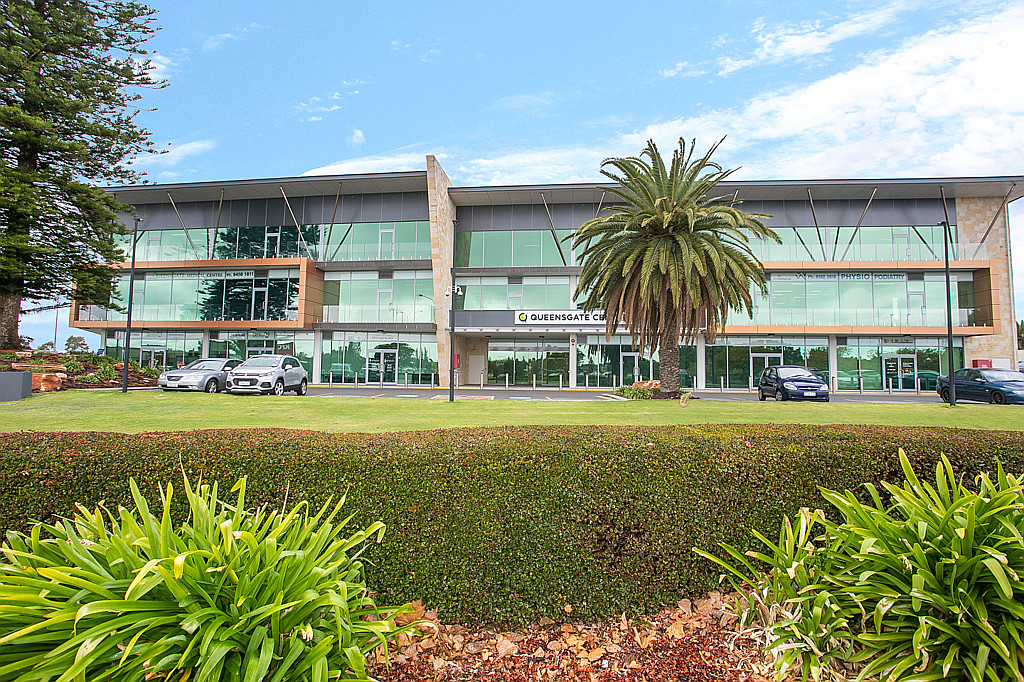 2 Queensgate Drive, Canning Vale WA 6155