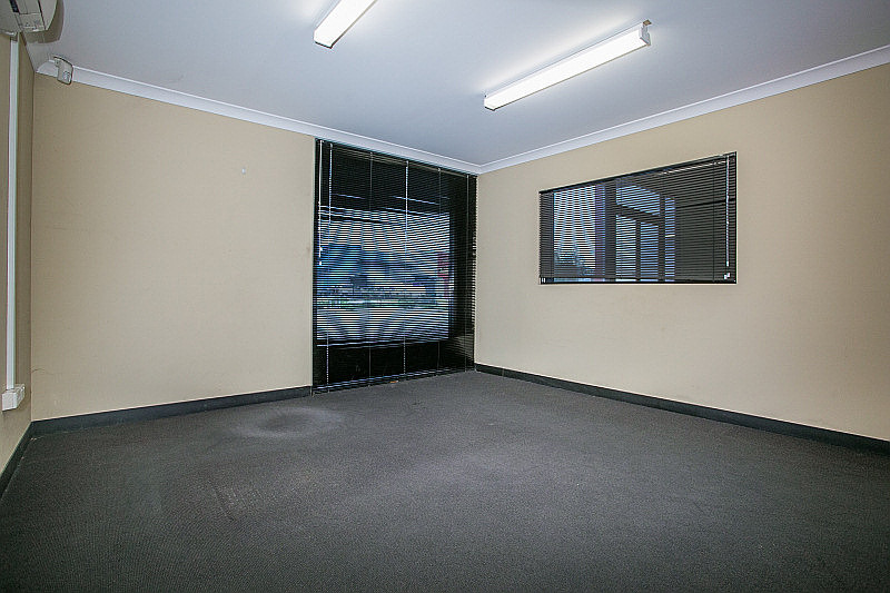 8 Mallaig Way, Canning Vale WA 6155