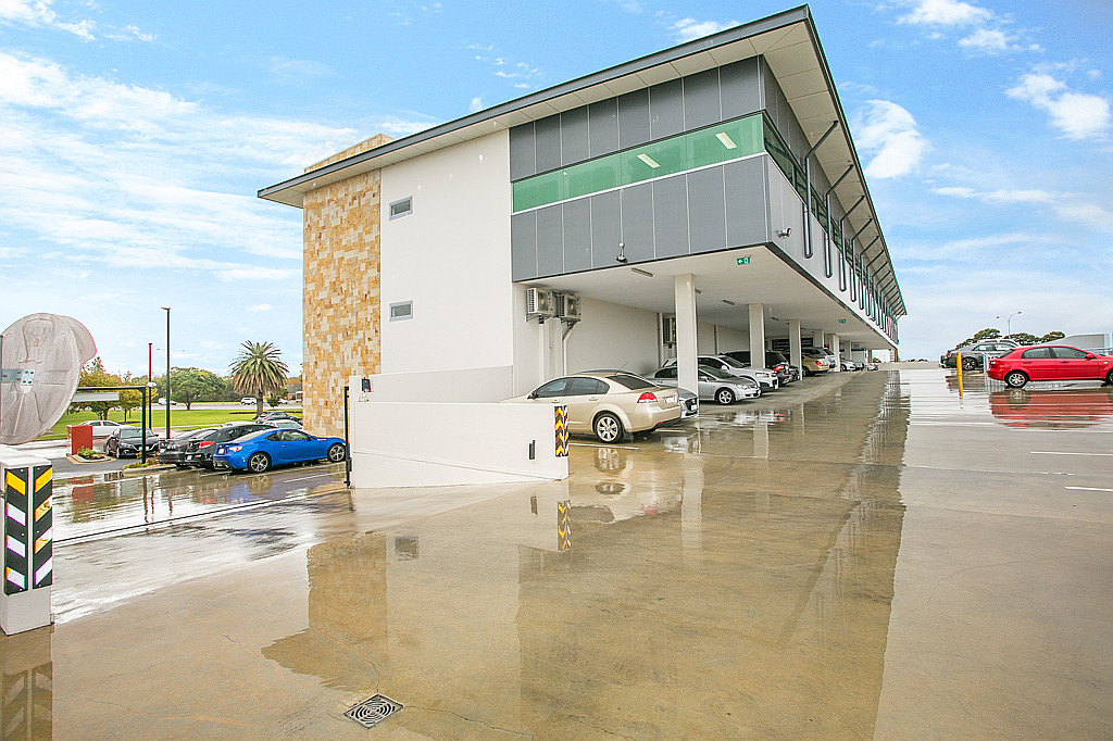 2 Queensgate Drive, Canning Vale WA 6155