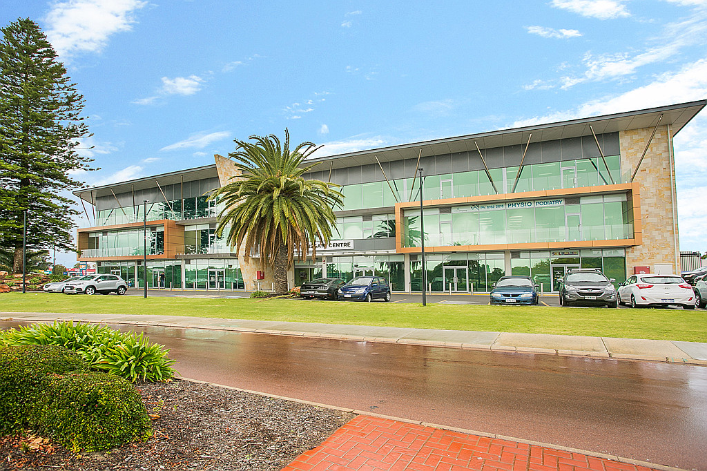 2 Queensgate Drive, Canning Vale WA 6155