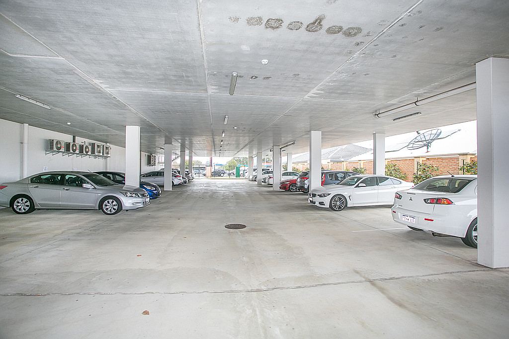 2 Queensgate Drive, Canning Vale WA 6155