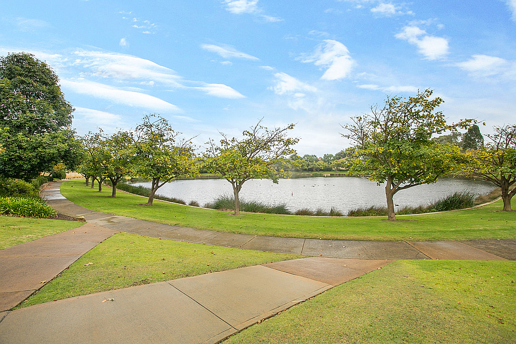 2 Queensgate Drive, Canning Vale WA 6155