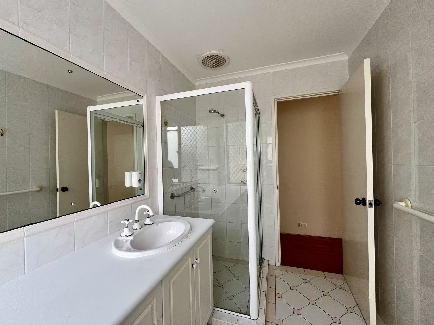 2 Kinedana Street, EDEN HILLS, SA 5050 12
