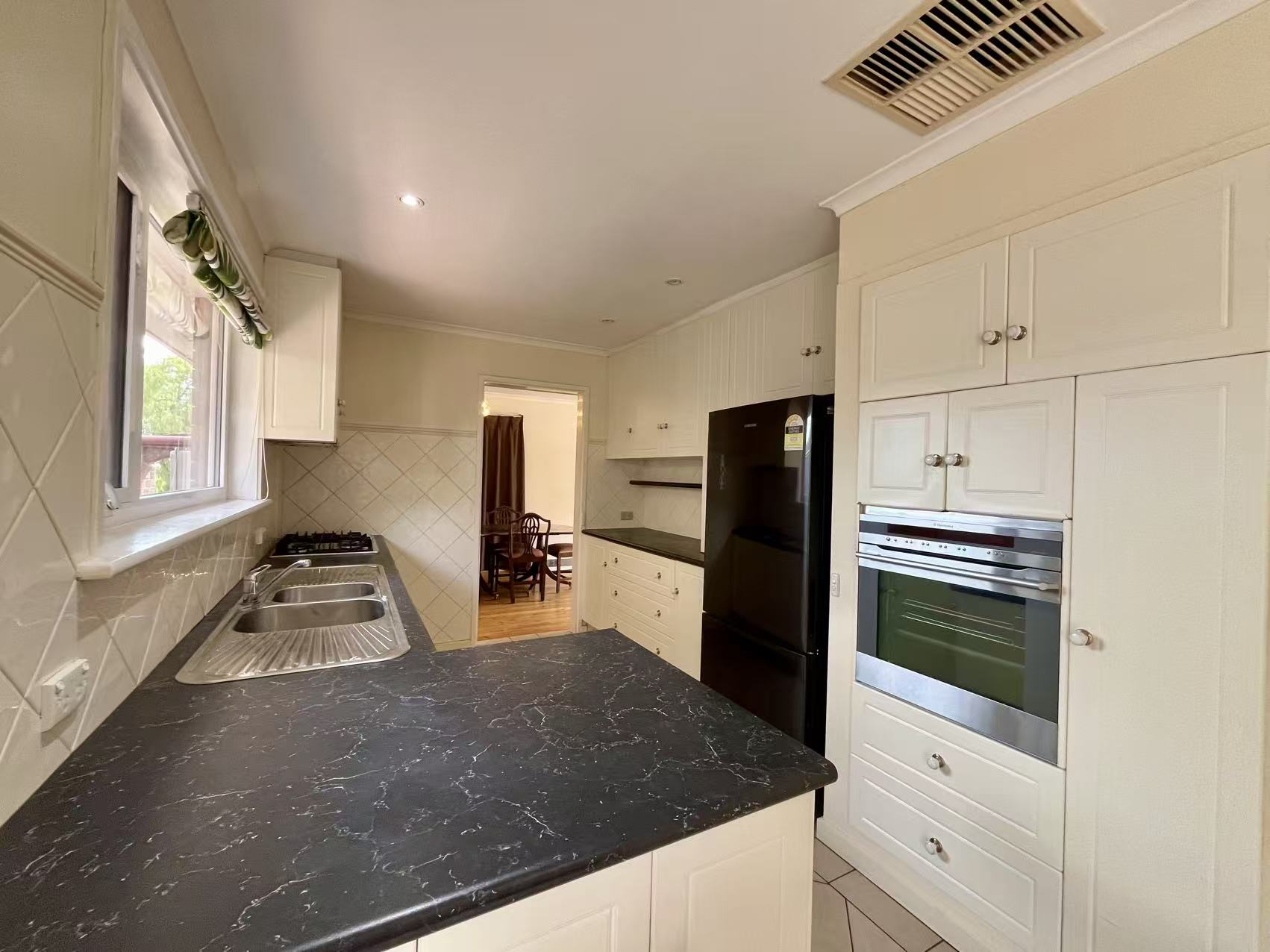 2 Kinedana Street, EDEN HILLS, SA 5050 4