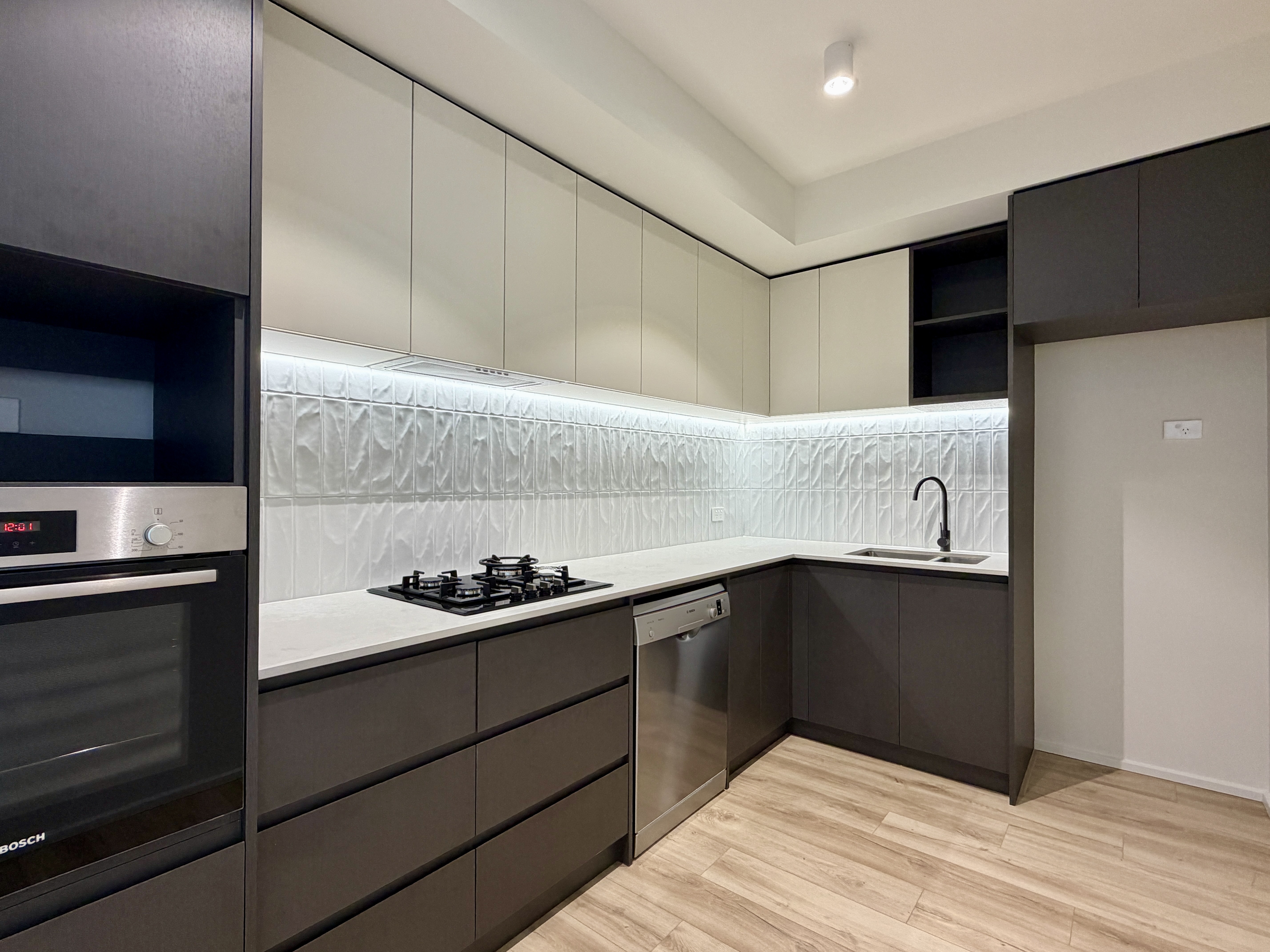 2002/6 Penaluna Place, ADELAIDE, SA 5000 3