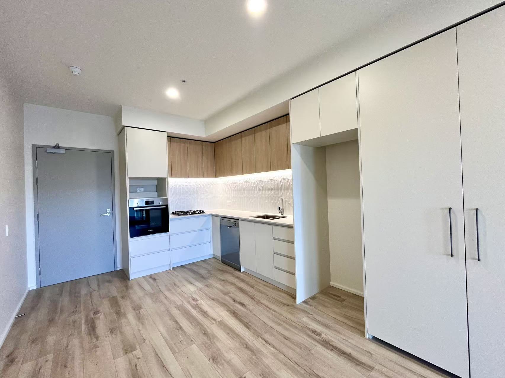 1913/6 Penaluna Place, ADELAIDE, SA 5000 3