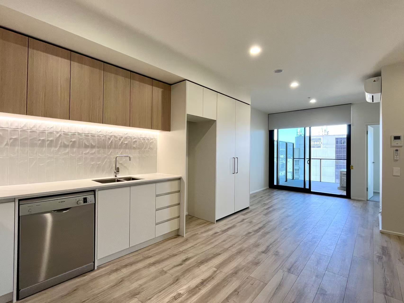 1913/6 Penaluna Place, ADELAIDE, SA 5000 2