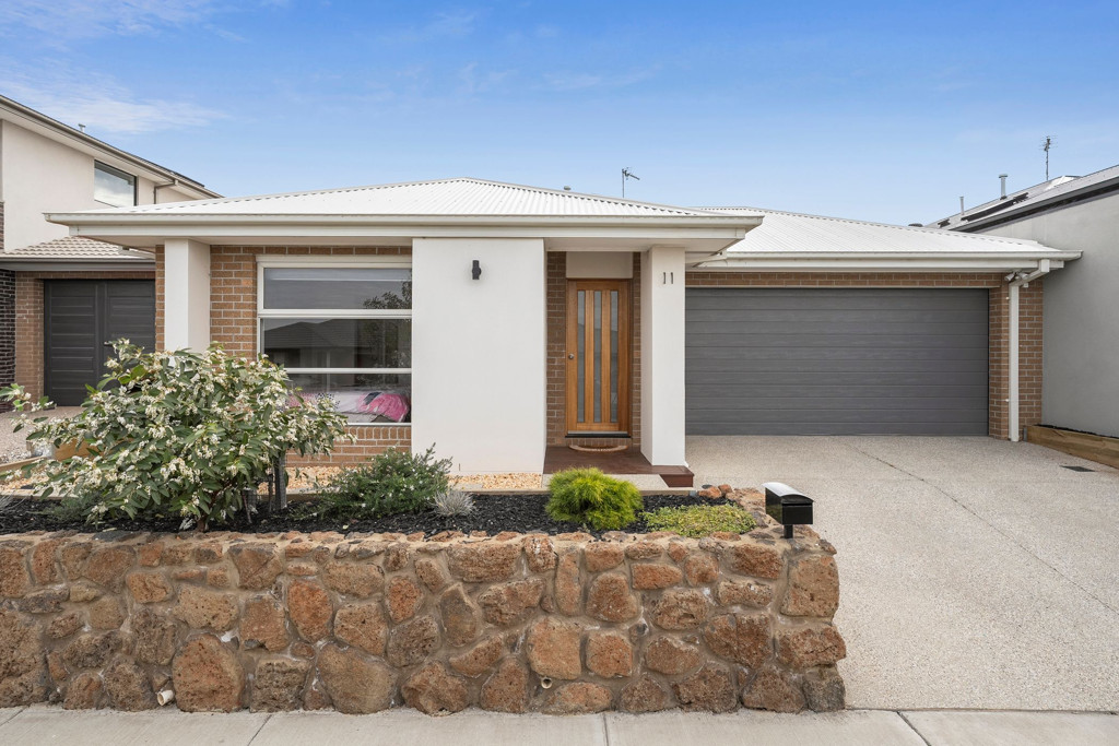 11 Mollyan Avenue, Charlemont VIC