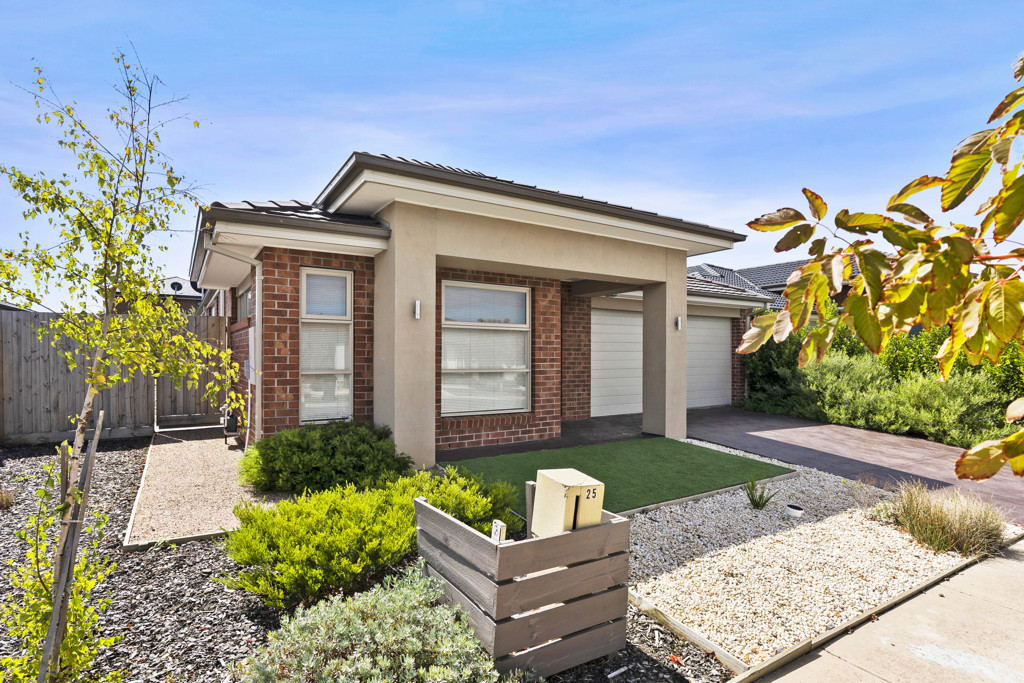 25 Lance Drive, Armstrong Creek VIC