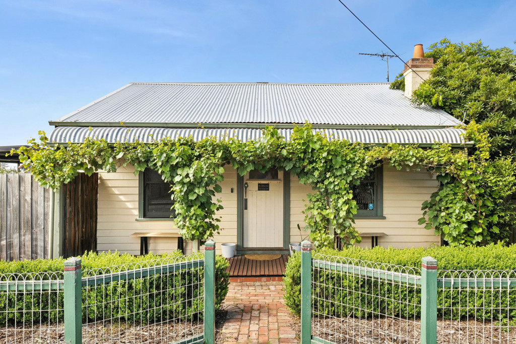 1/10 Westmoreland Street, St Albans Park VIC