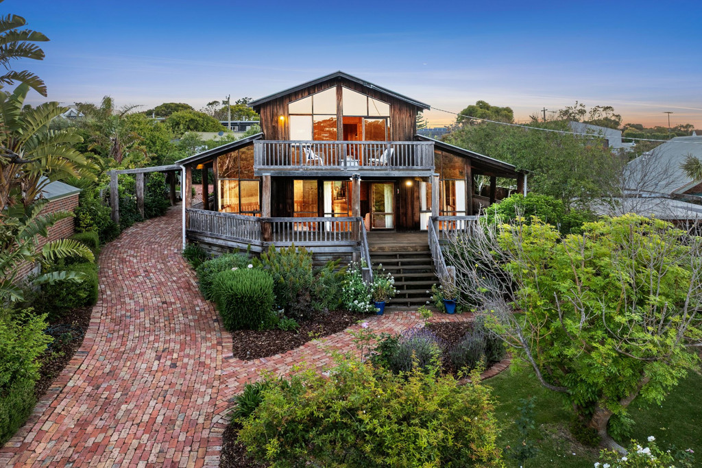 5 Carnarvon Avenue, Jan Juc VIC