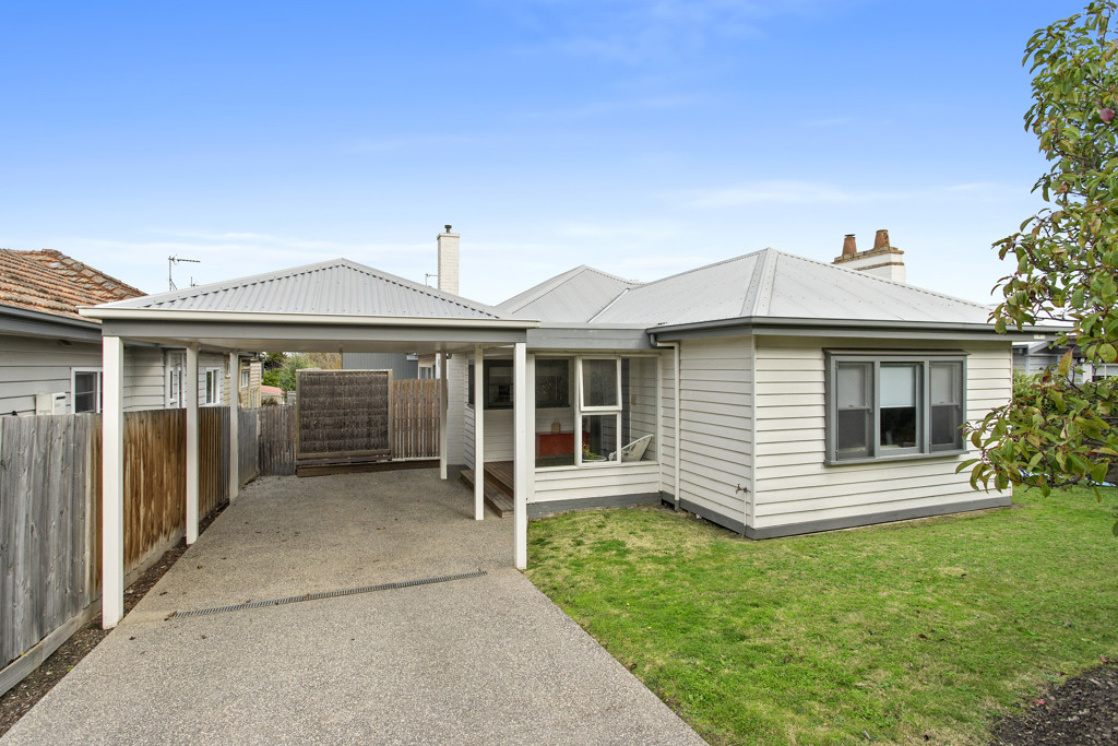 5 Camden Road, Newtown VIC