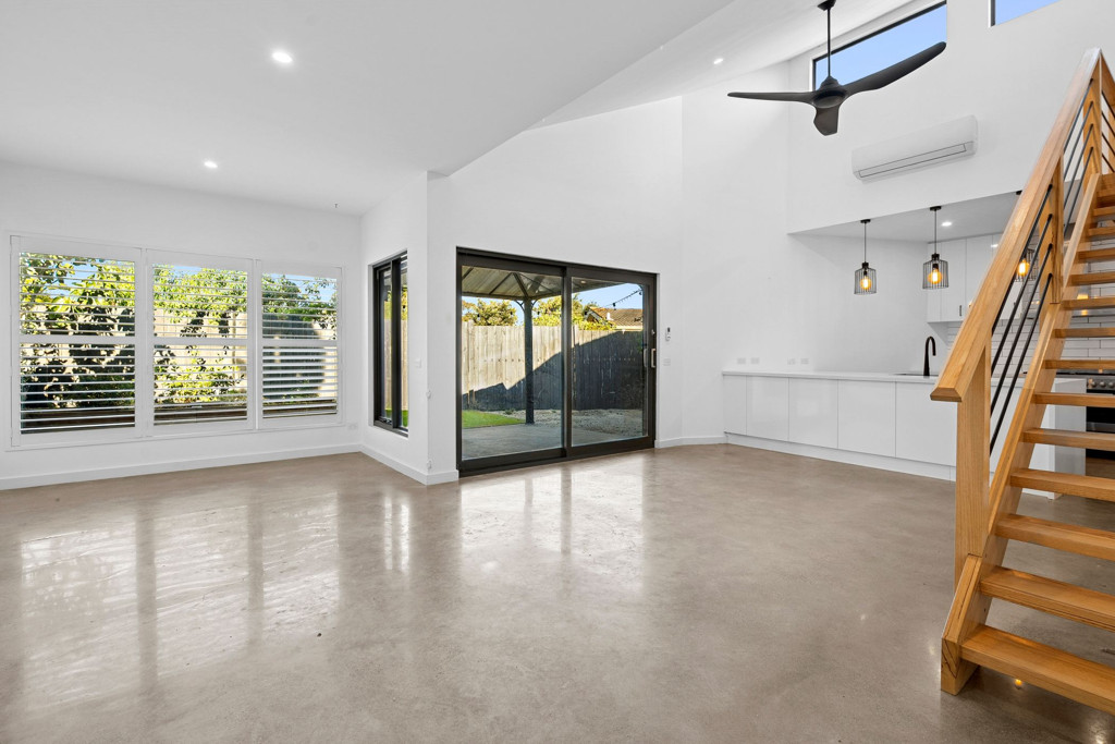 2/1 Pickett Crescent, Belmont VIC