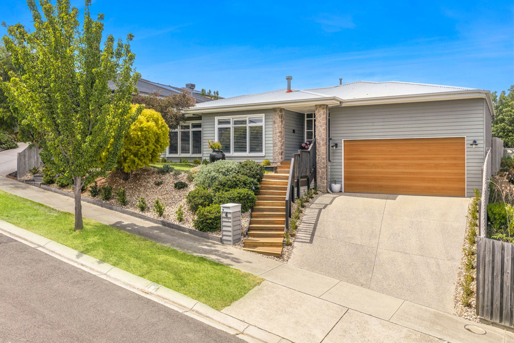 4 Hill Park Place, Highton VIC