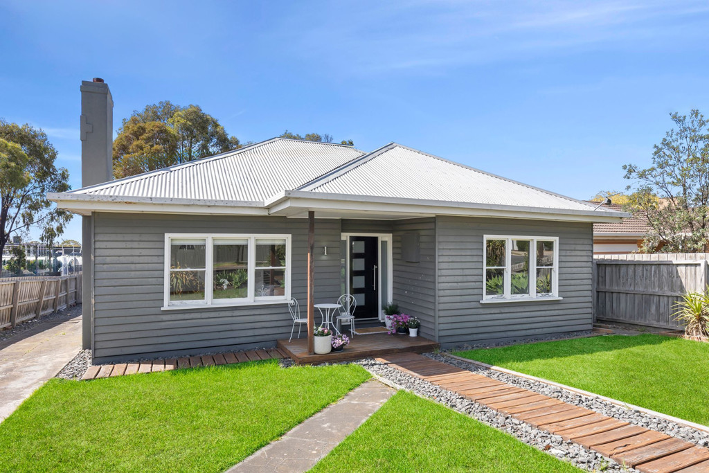 5 Mernda Parade, Belmont VIC