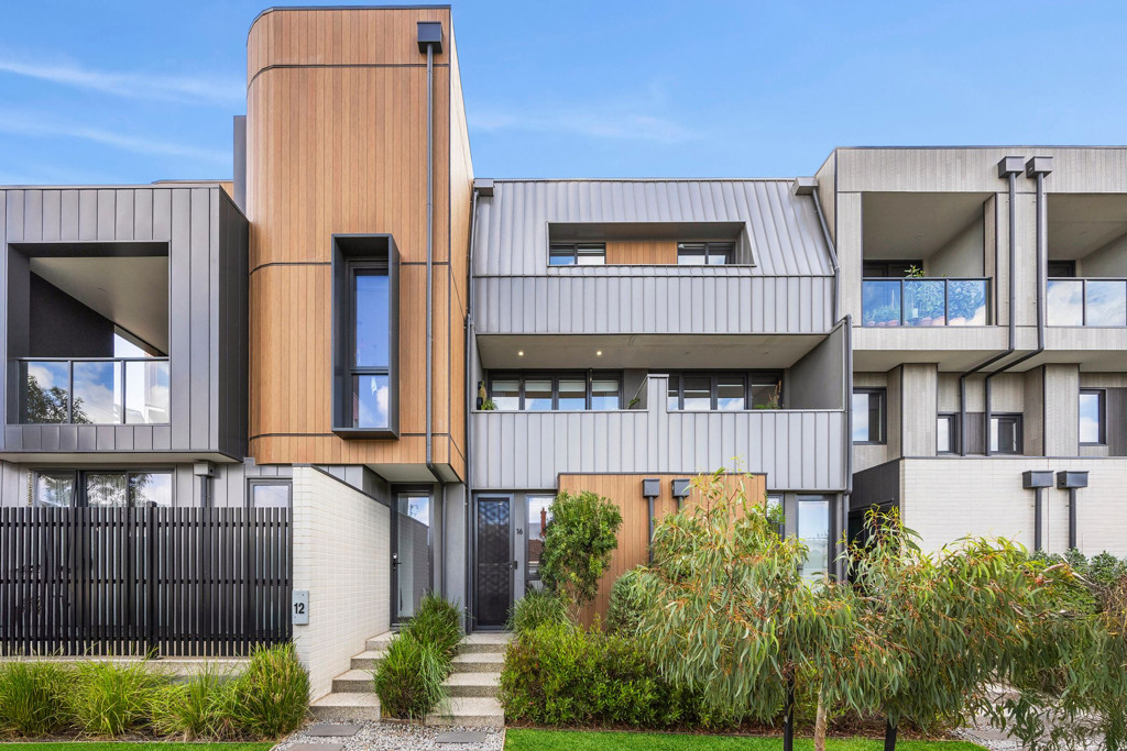 16 Bowlers Avenue, Geelong West VIC