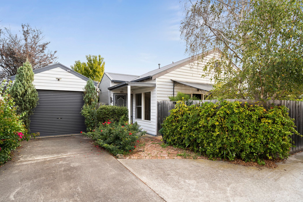 2/10 Westmoreland Street, St Albans Park VIC