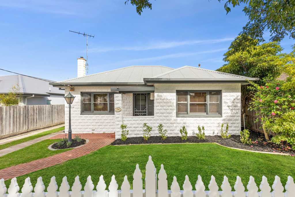 19 Sydenham Avenue, Manifold Heights VIC