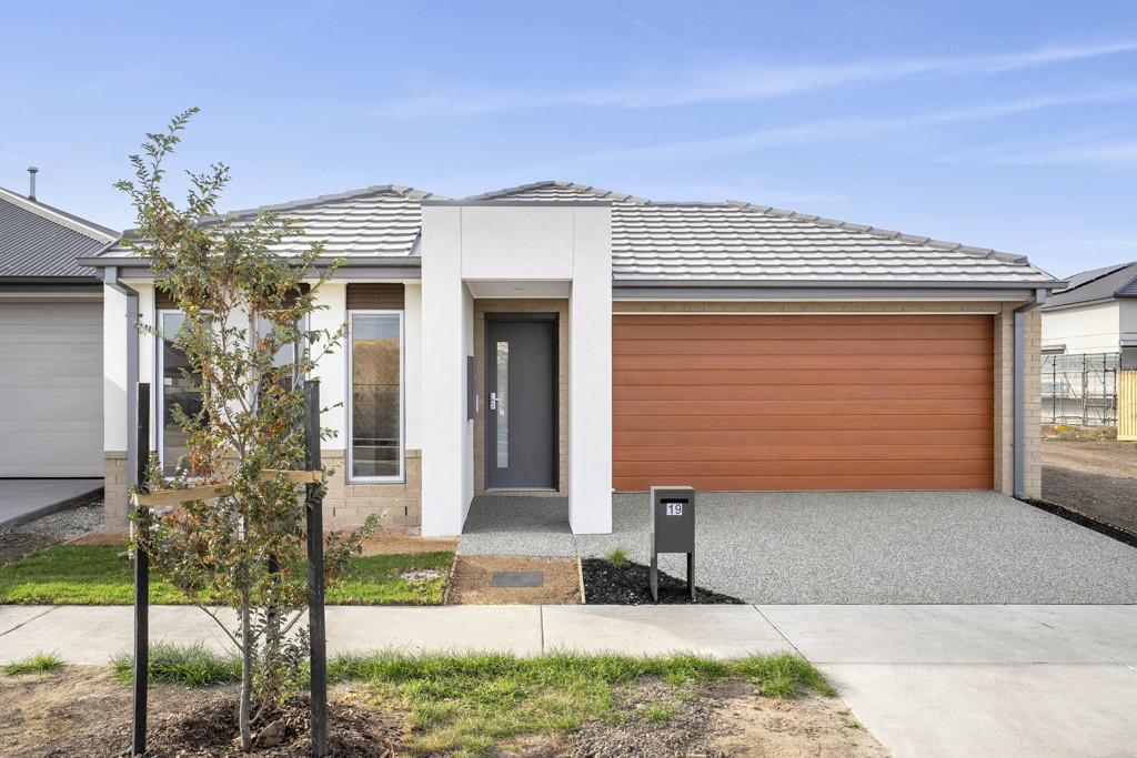 19 Elbert Street, Charlemont VIC