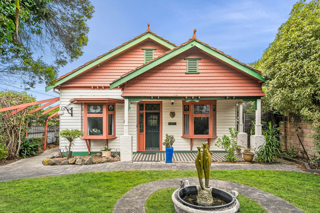 16 Glenleith Avenue, Geelong VIC
