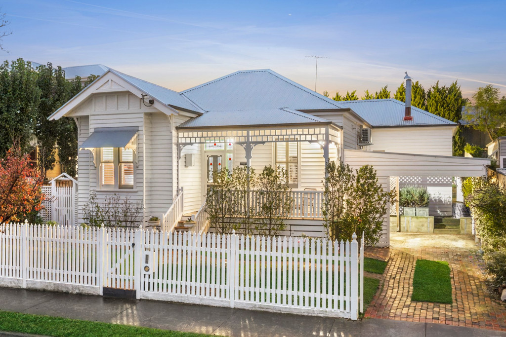 18 Bayswater Road, Newtown VIC