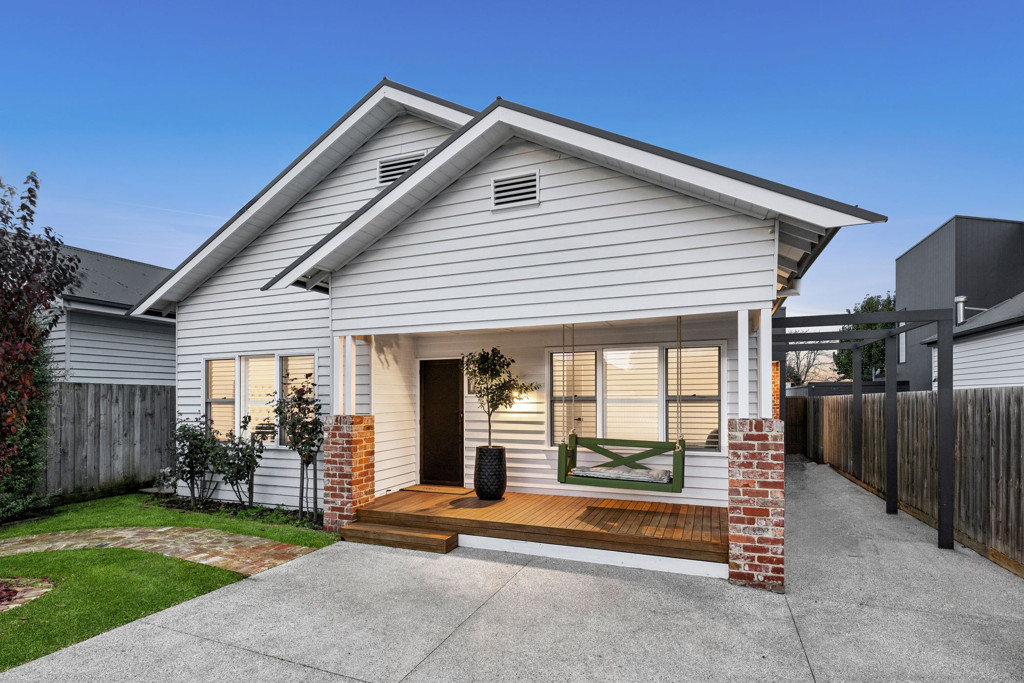 220 Shannon Avenue, Geelong West VIC
