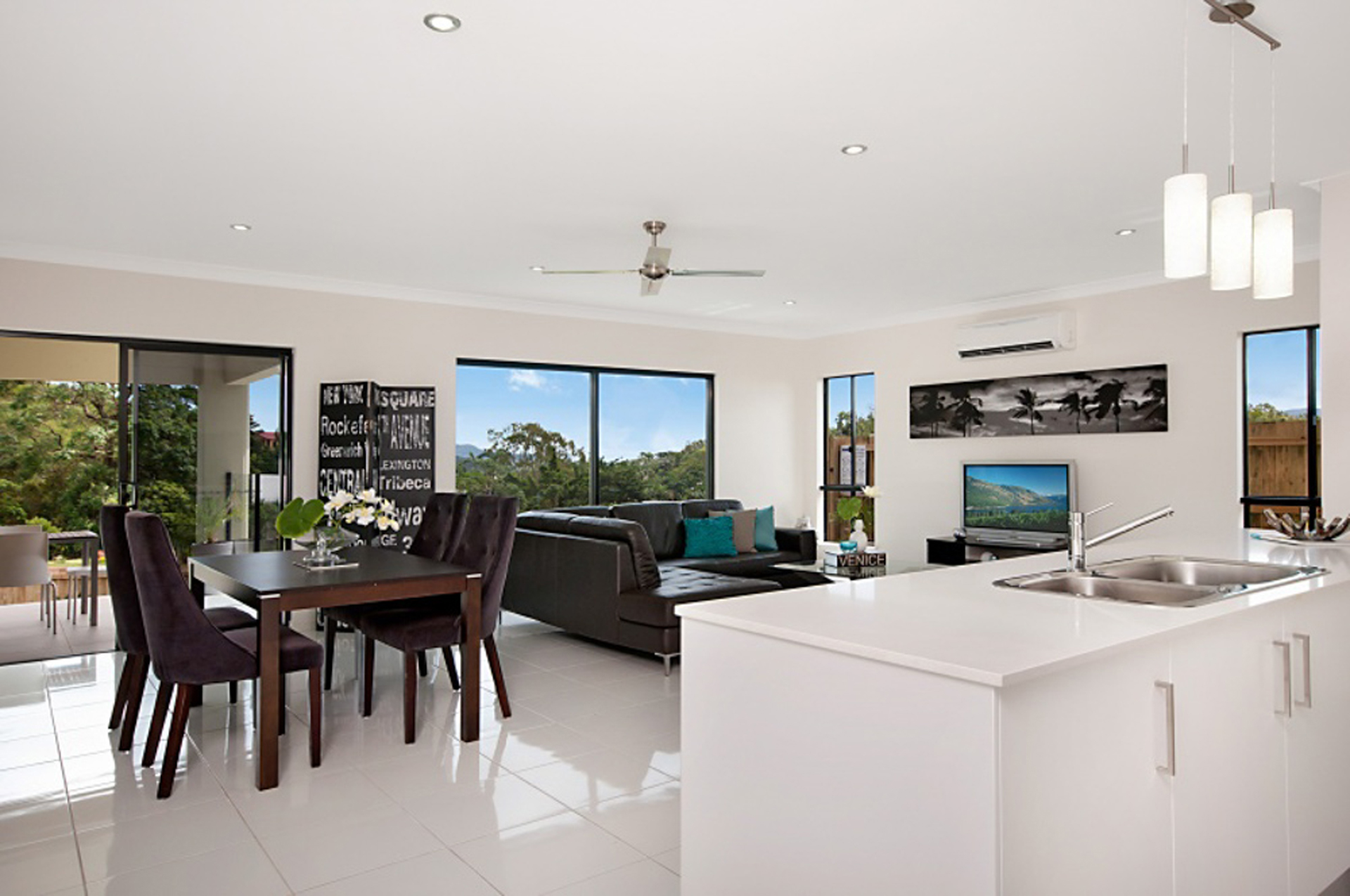 COASTAL MODERN NEW 4 BED HOME - WALK TO PARK