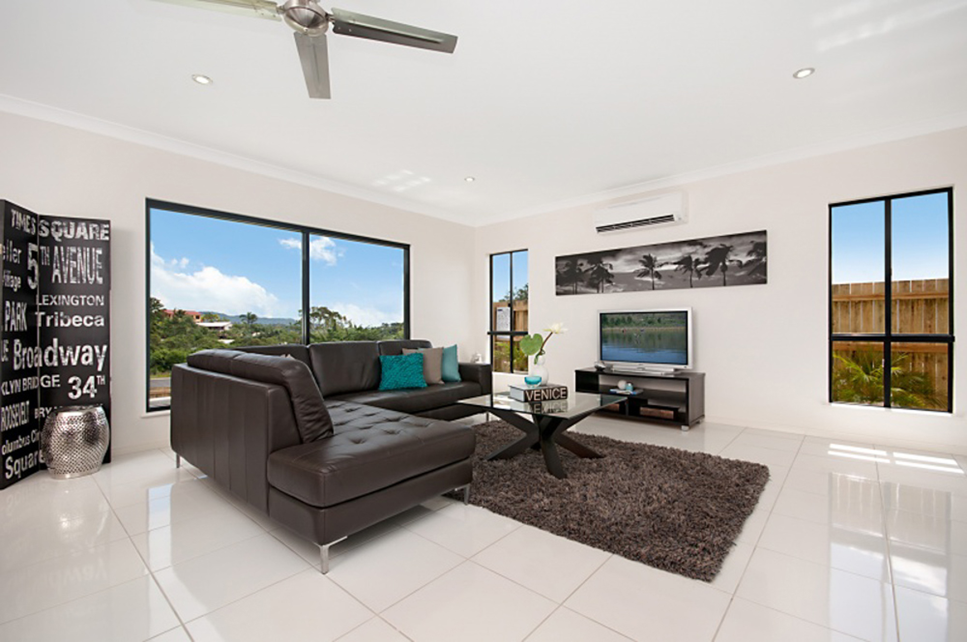 COASTAL MODERN NEW 4 BED HOME - CLOSE TO BEACH