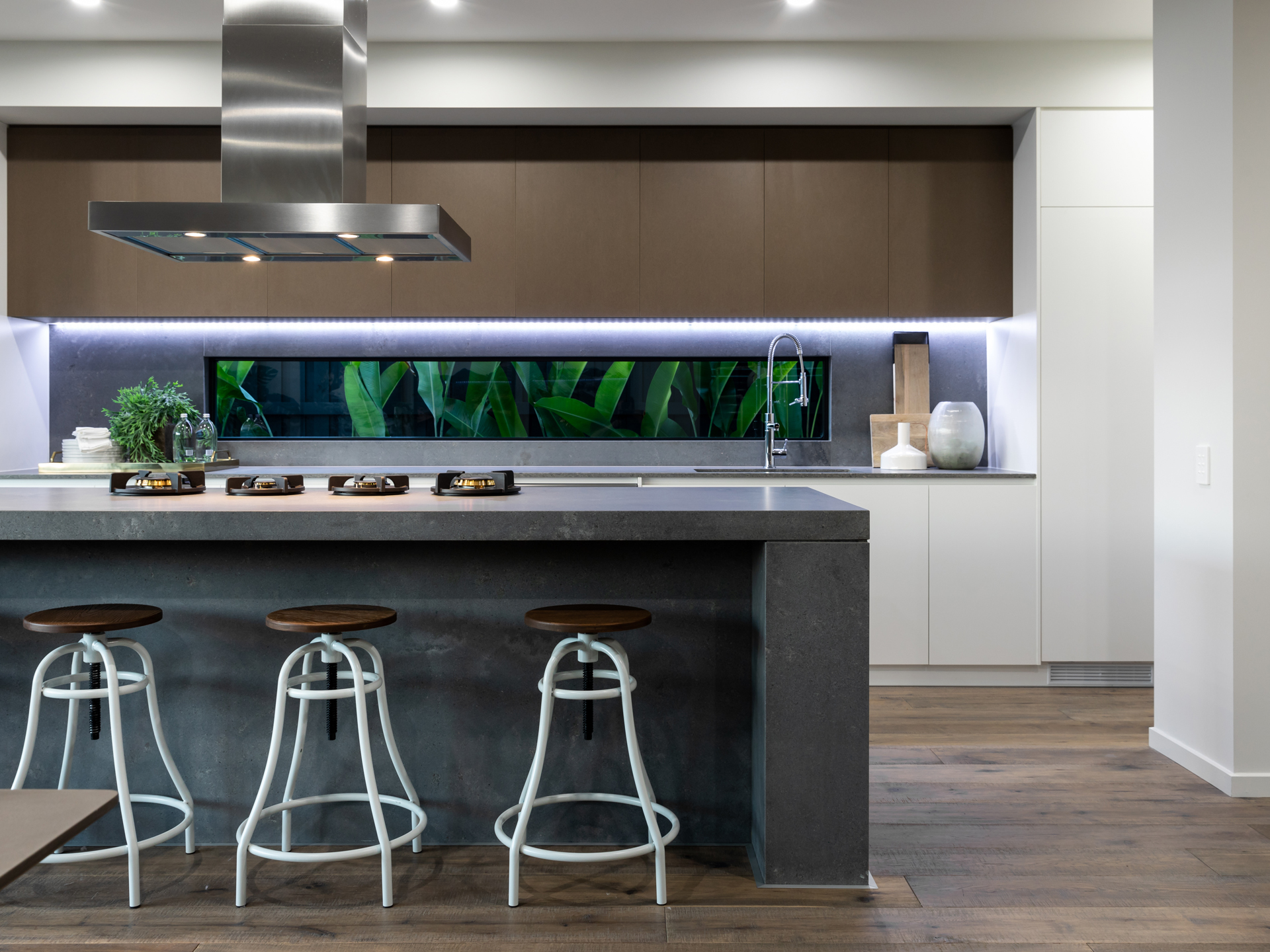 WATERFRONT FAMILY HOME