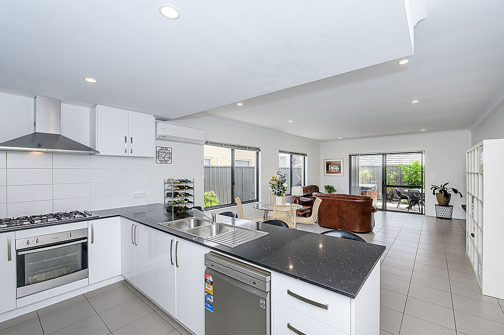 9 Piara Court, Woodvale WA, Woodvale - Thumbnail 2