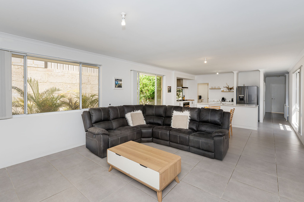 8 Canberra Avenue, Landsdale WA, Landsdale - Thumbnail 4