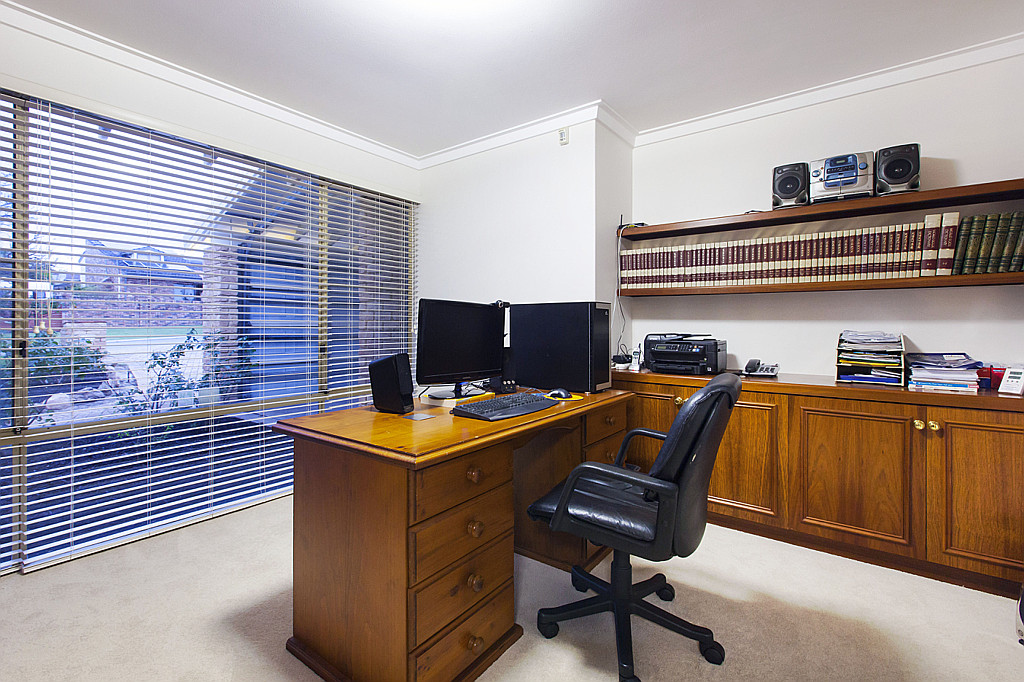 8 Lake Carine Gardens, Carine WA, Carine - Thumbnail 2